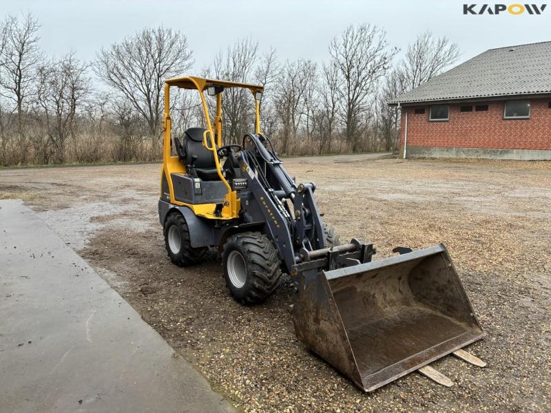 Eurotrac W11 skid steer loader 3