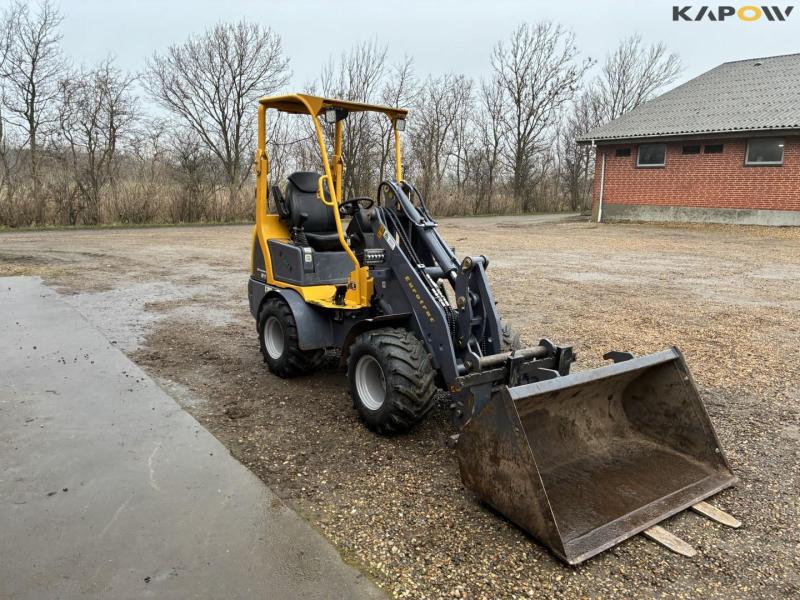 Eurotrac W11 skid steer loader 4