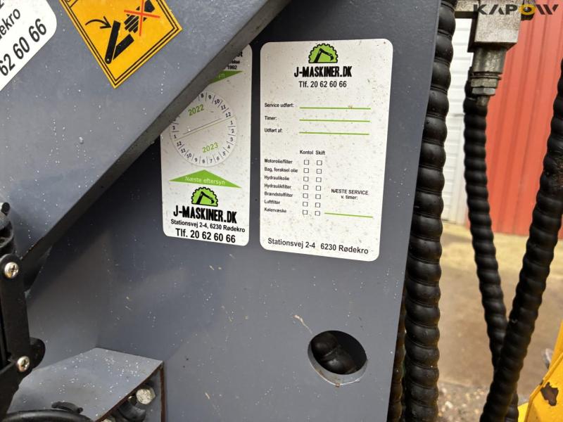 Eurotrac W11 skid steer loader 9