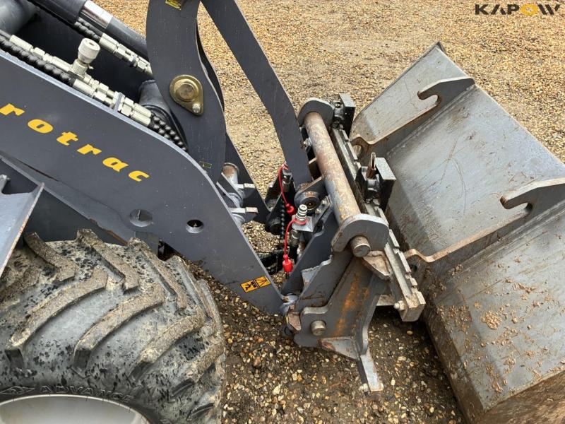 Eurotrac W11 skid steer loader 19