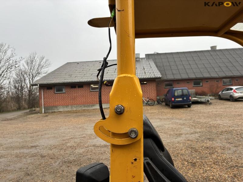 Eurotrac W11 skid steer loader 24