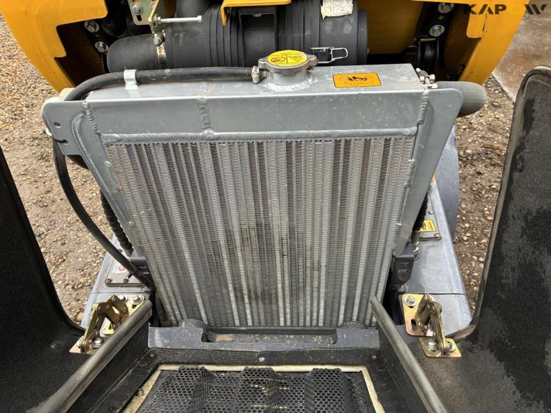 Eurotrac W11 skid steer loader 26
