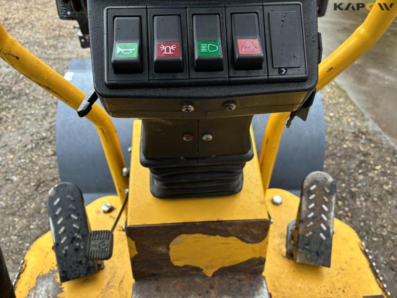 Eurotrac W11 skid steer loader 31