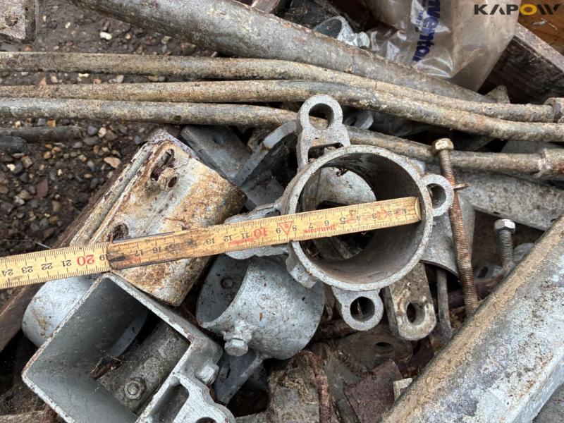 Prison grid + various cattle equipment 15
