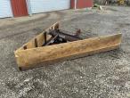 Feed scraper with Weidermann hitch 1