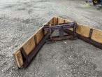 Feed scraper with Weidermann hitch 4