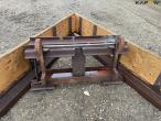 Feed scraper with Weidermann hitch 6