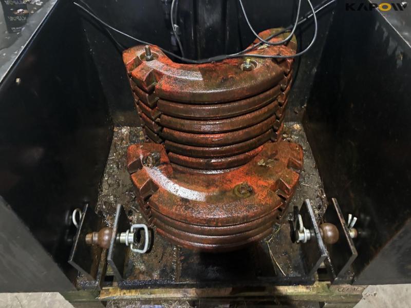 Front block with storage 9