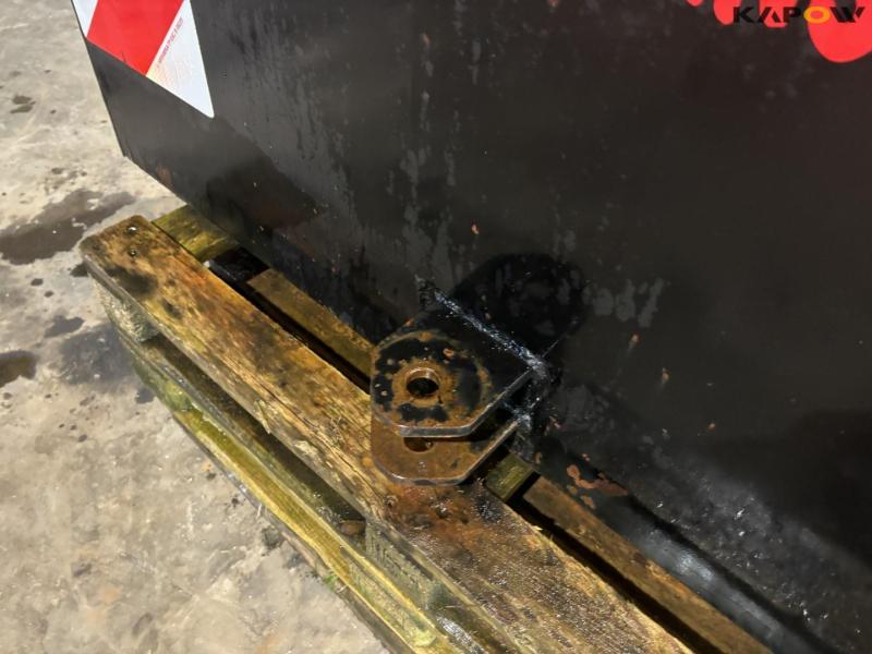 Front block with storage 15