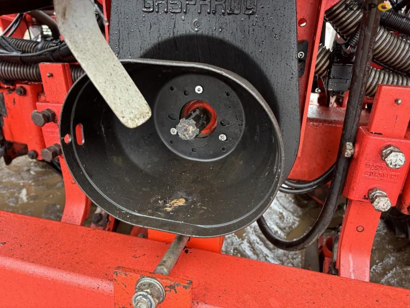 Gaspardo 12 row corn seeder 25