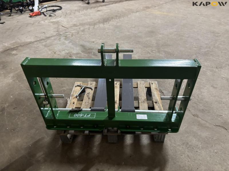 GEO FT600 pallet forks with 3-point hitch 6