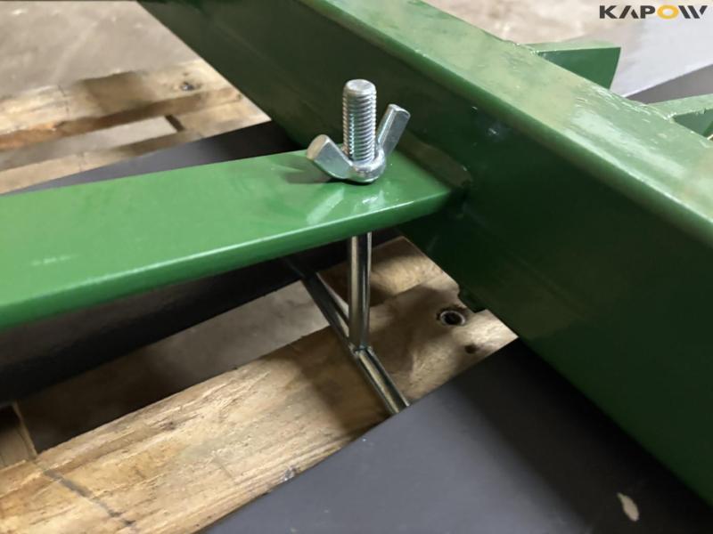 GEO FT600 pallet forks with 3-point hitch 24