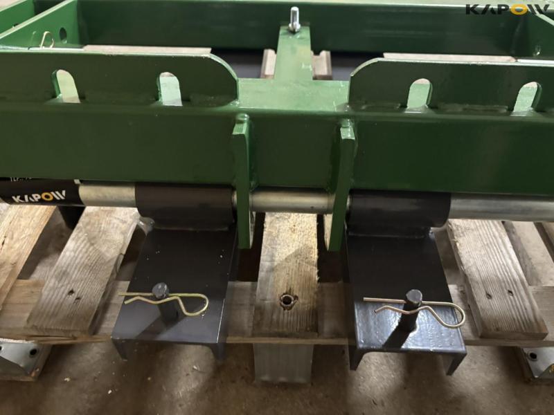 GEO FT600 pallet forks with 3-point hitch 25