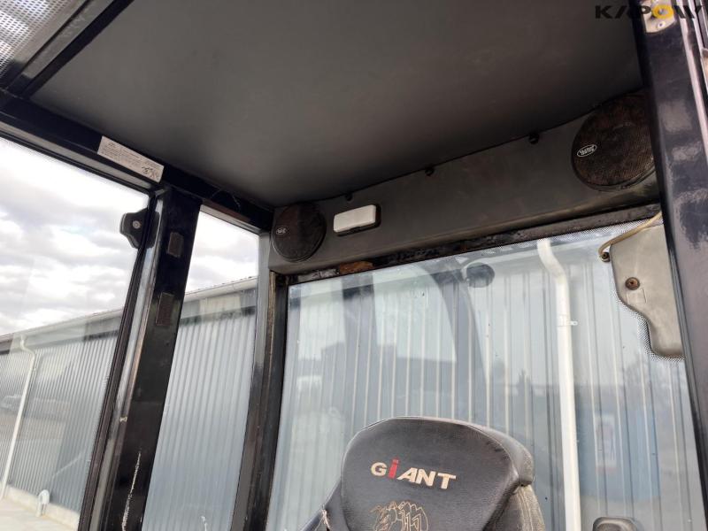 Giant V452T HD skid steer loader 29