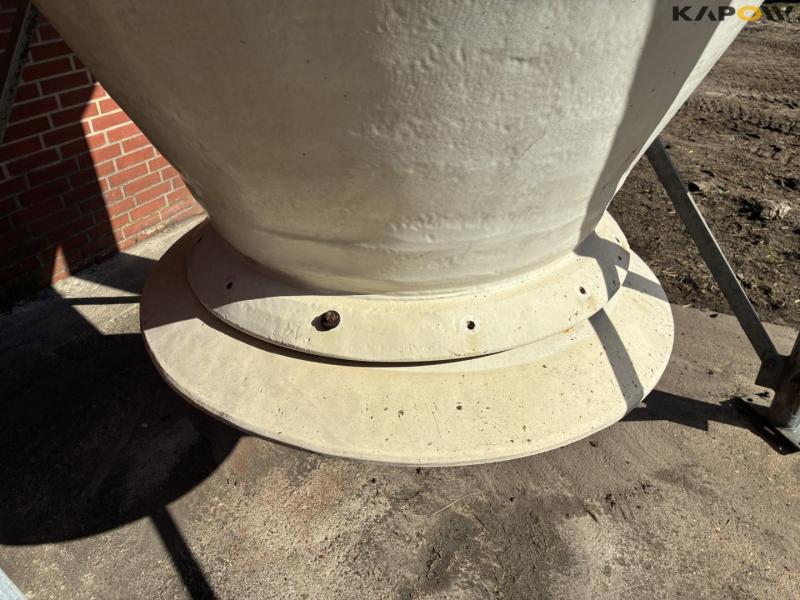Fiberglass silo 10