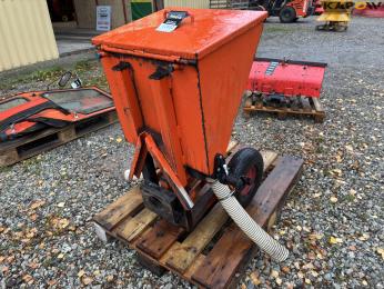 Fertilizer spreader for Christmas trees
