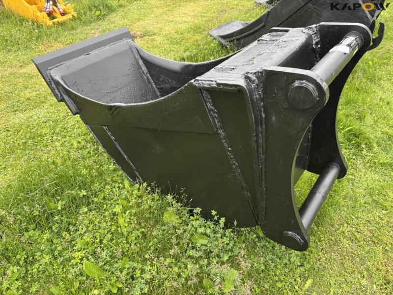 Excavator bucket 65 cm with S70 hitch 7