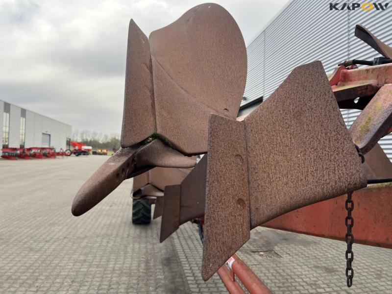 Gregoire-Besson 8 furrow reversible plough 15