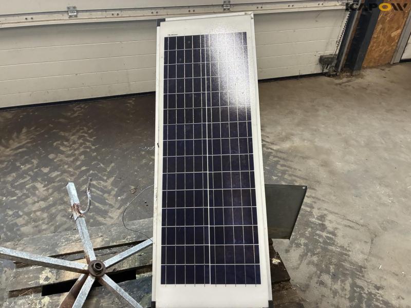 Fence device with solar cells 5