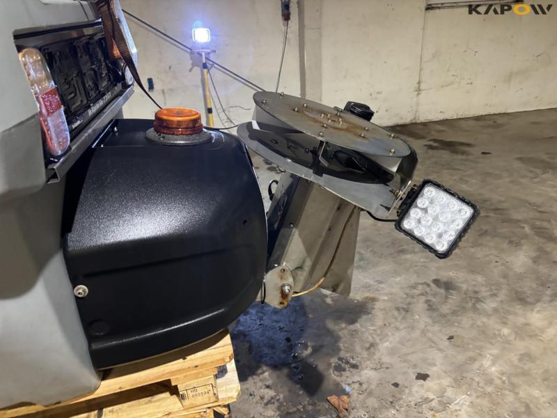 Hilltip salt spreader 9