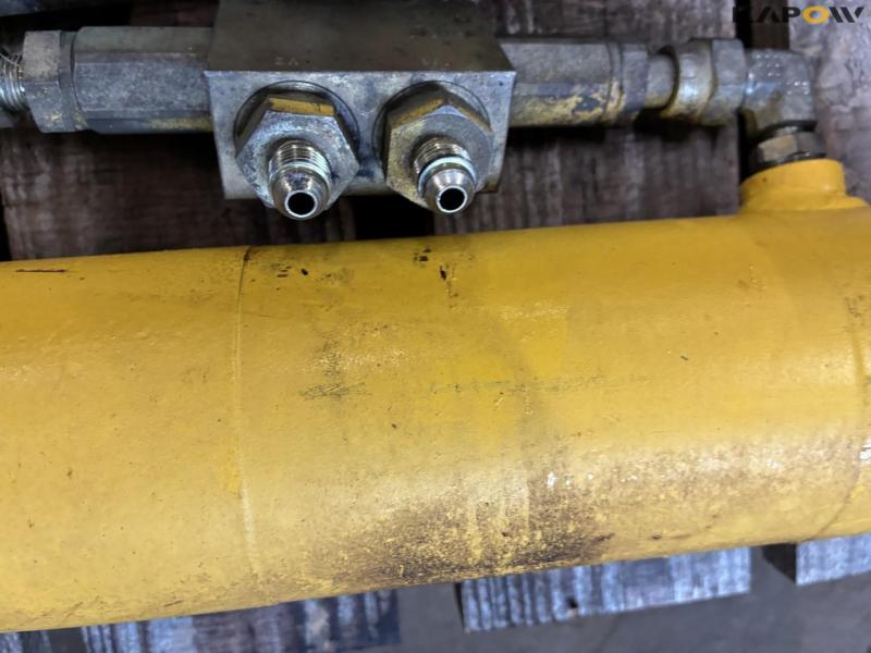 Hydraulic pistons and multi-coupling 5