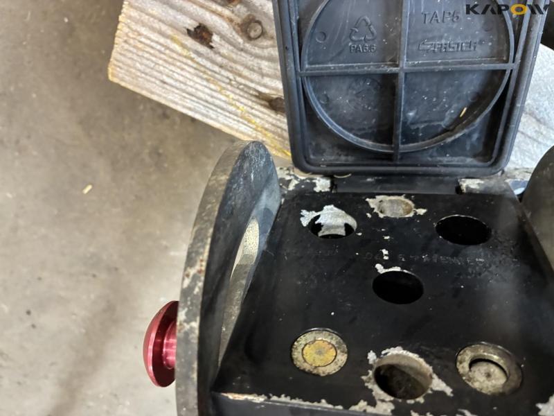 Hydraulic pistons and multi-coupling 11