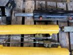 Hydraulic pistons and multi-coupling 6