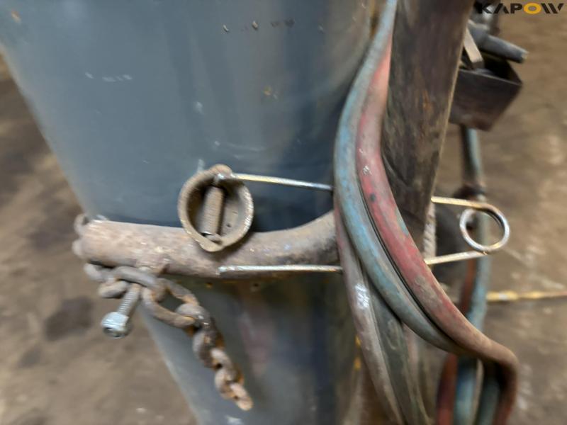 Oxygen and gas equipment 19