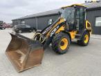 JCB 409 wheel loader 1