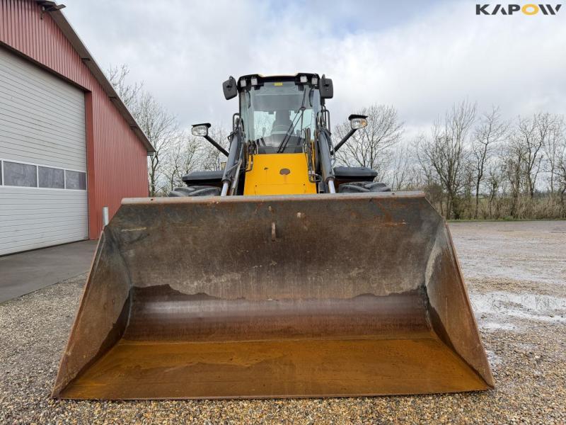 JCB 427 Agri wheel loader 2