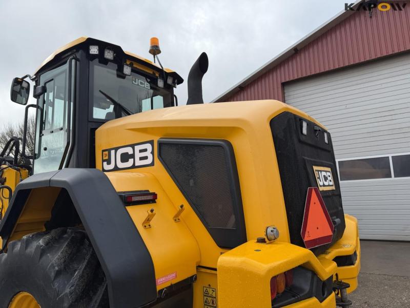 JCB 427 Agri wheel loader 24