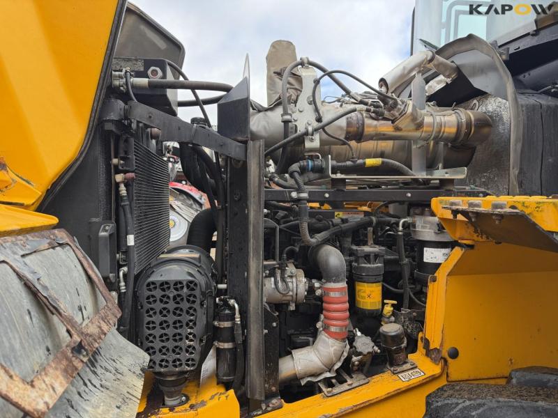 JCB 427 Agri wheel loader 32