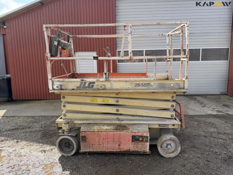 JLG 2658E3 scissor lift 8