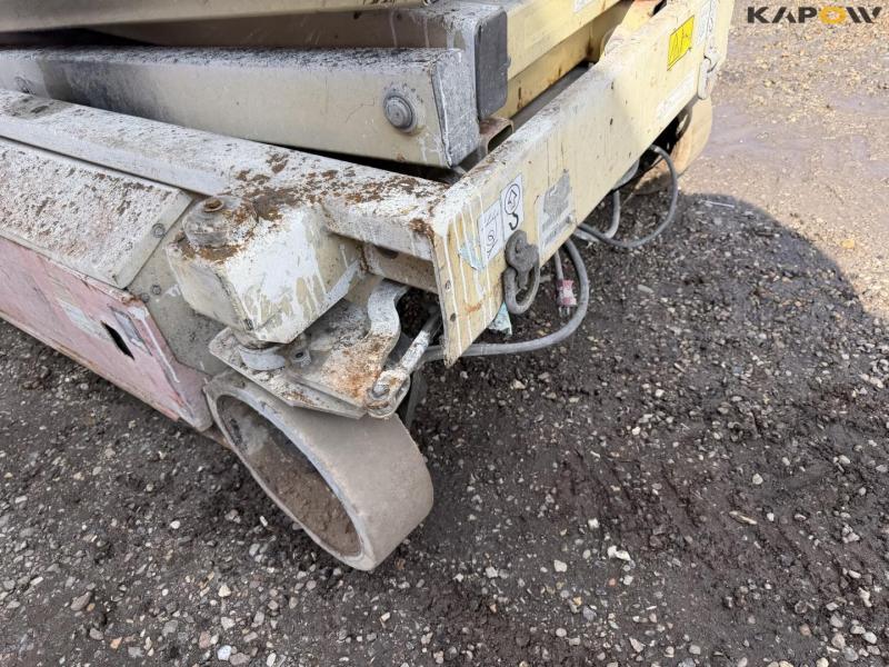 JLG 2658E3 scissor lift 12