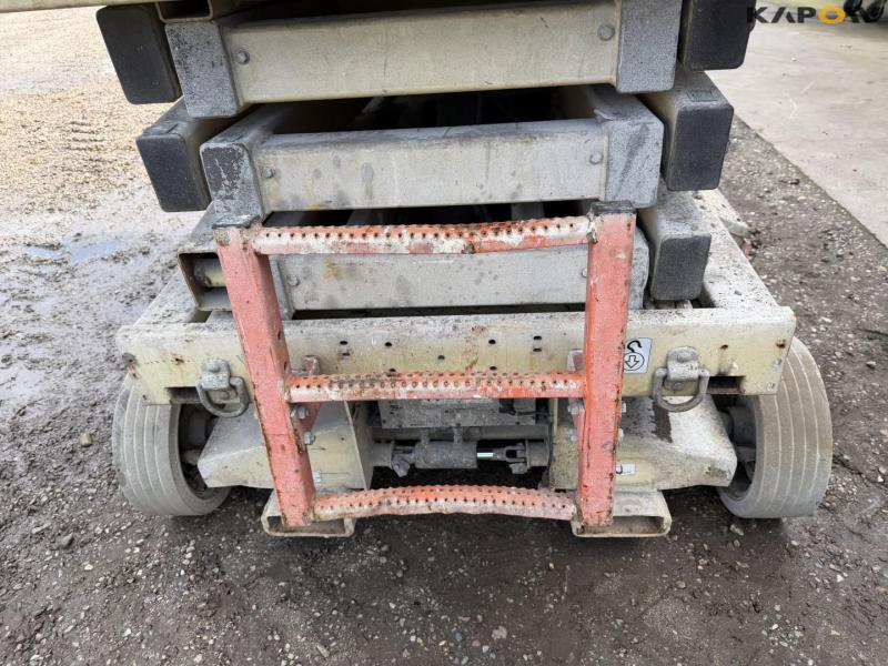 JLG 2658E3 scissor lift 16