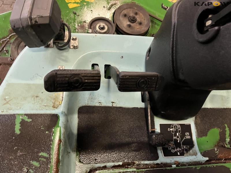 John Deere 1565 tool carrier 33