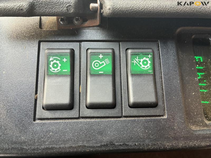 John Deere 2254 combine harvester 139