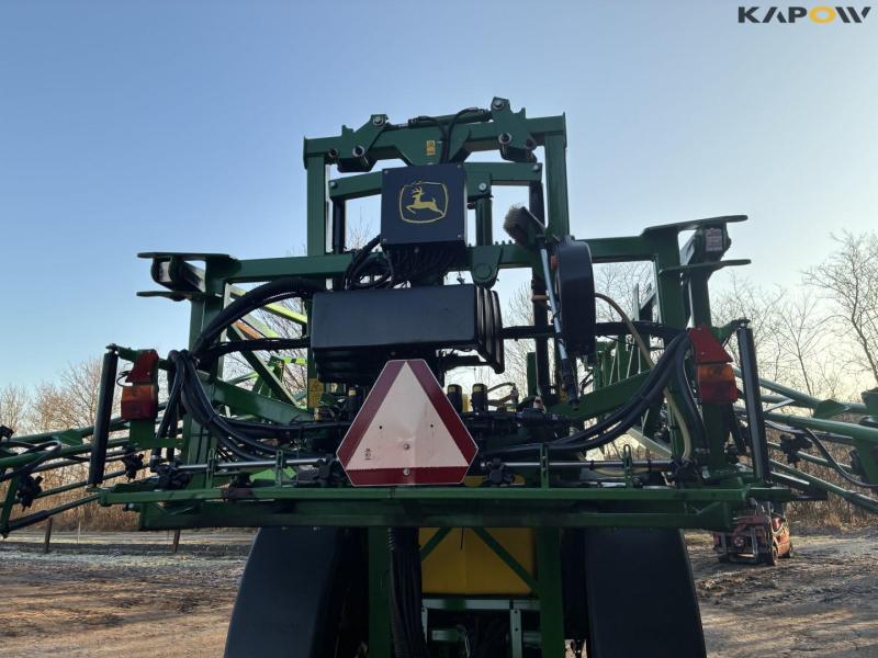John Deere 732 field sprayer 38