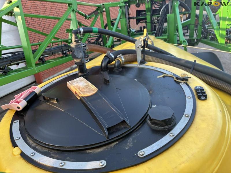 John Deere 732 field sprayer 49