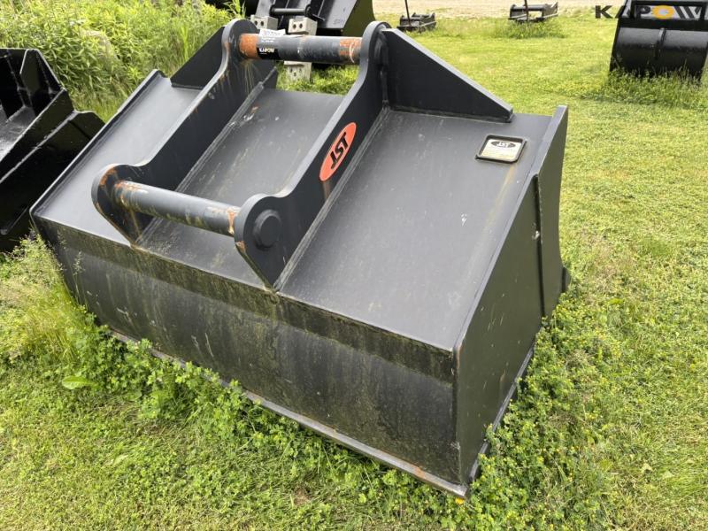 JST bucket 150 cm with S70 hitch - NEW 5