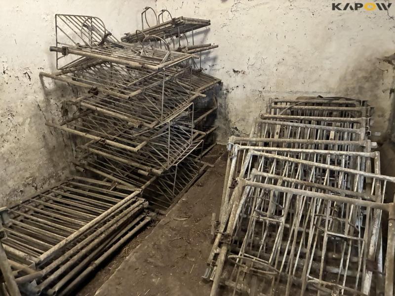 Wall-mounted calf boxes 19