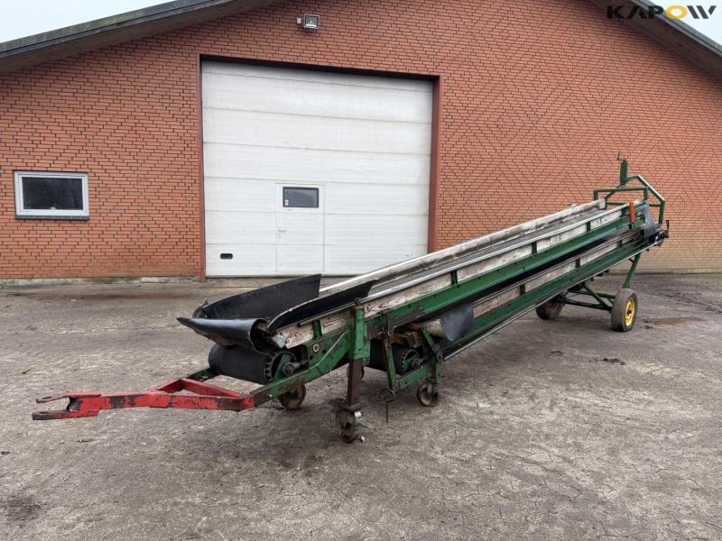 Potato planter with belt spreader 1
