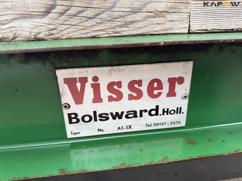 Potato planter with belt spreader 29