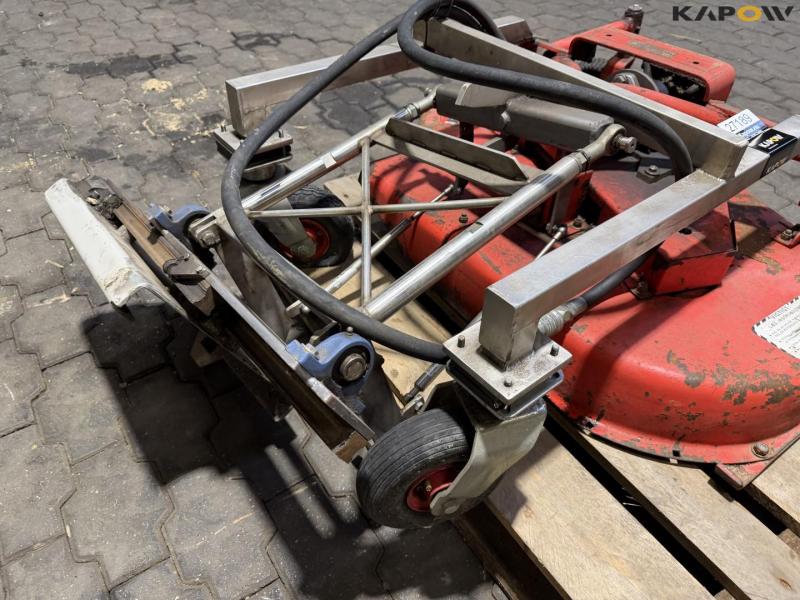 Cutting table with skid steer hitch 15