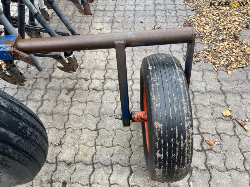 Combination set for row sowing in maize 9