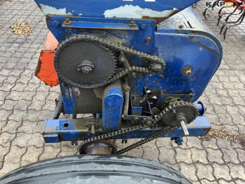 Combination set for row sowing in maize 16