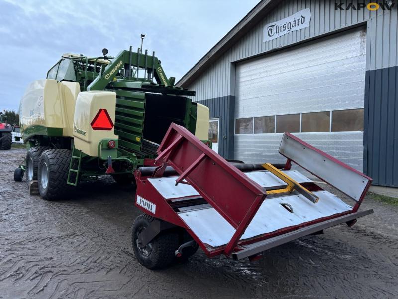 Krone Big Pack 4X4 baler with bale trailer 6