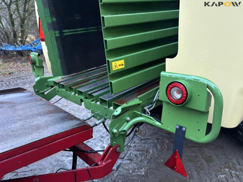 Krone Big Pack 4X4 baler with bale trailer 27