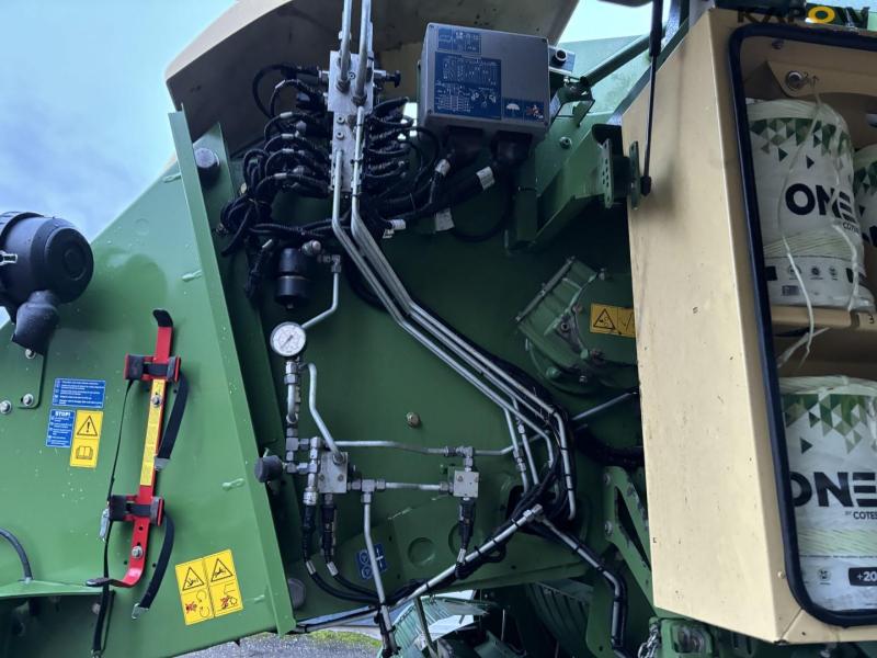 Krone Big Pack 4X4 baler with bale trailer 46