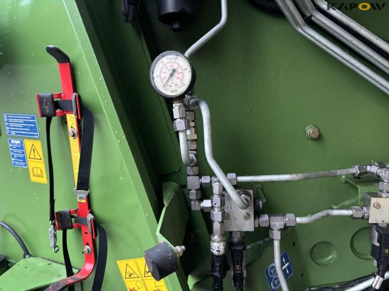 Krone Big Pack 4X4 baler with bale trailer 48